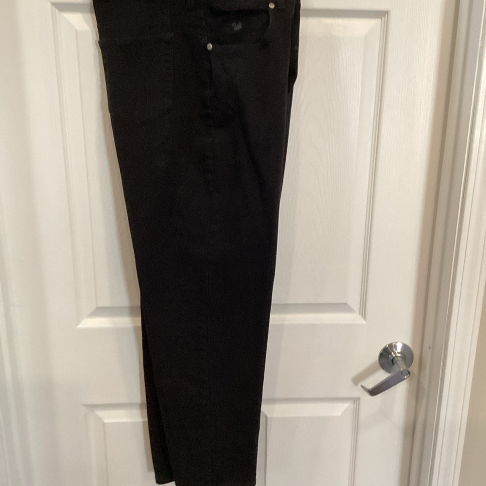 Women’s Gloria Vanderbilt black jeans